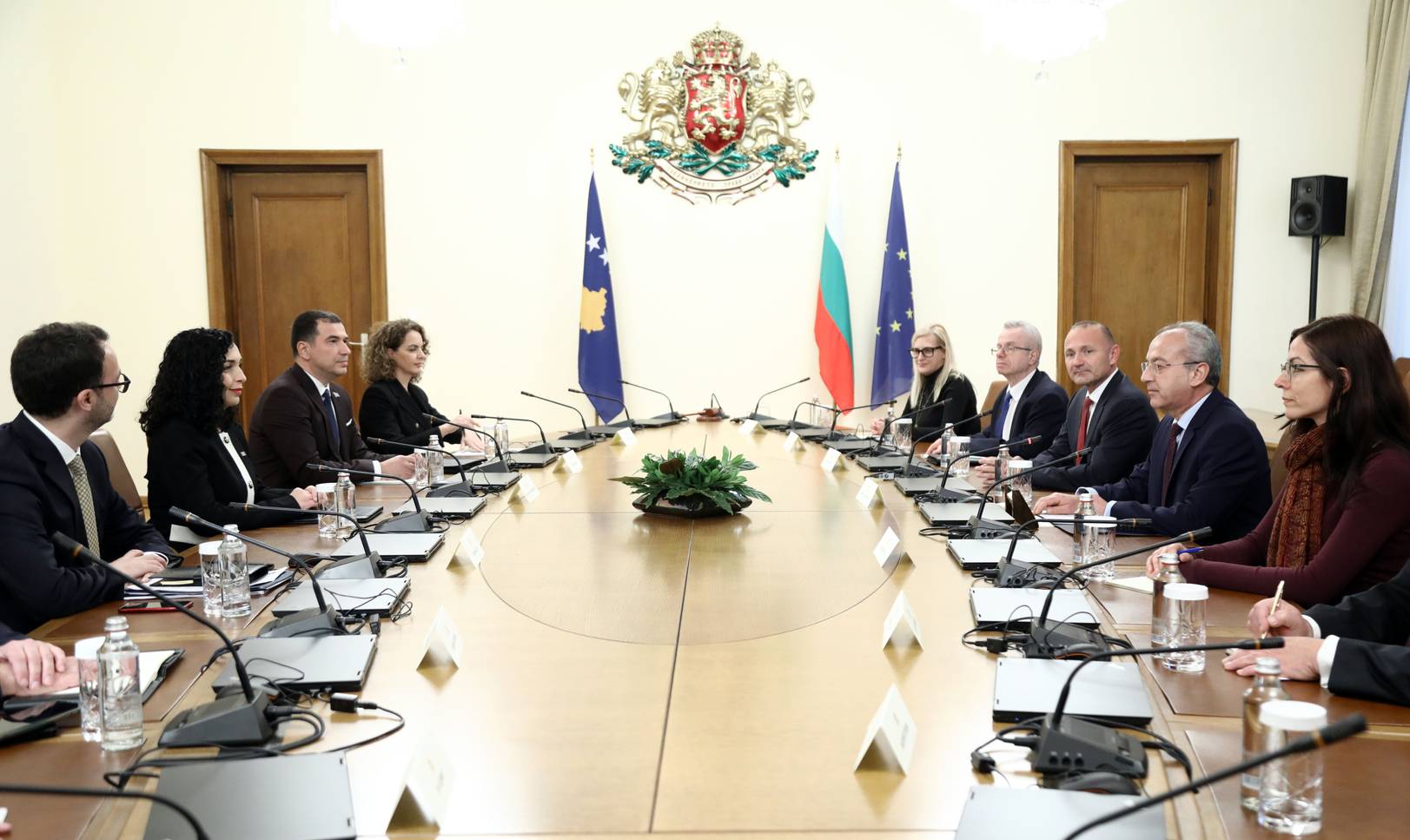 Премиерът Гълъб Донев се срещна с президента на Република Косово Вьоса Османи-Садриу 